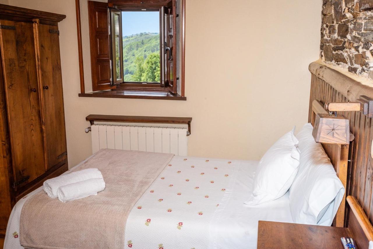 Apartamentos Rurales Casa Riveras Santa Eulalia de Oscos Exteriör bild
