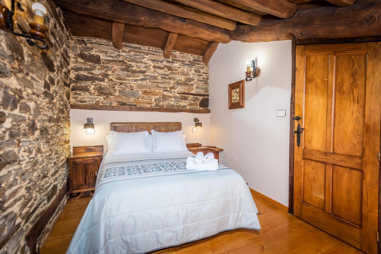 Apartamentos Rurales Casa Riveras Santa Eulalia de Oscos Exteriör bild